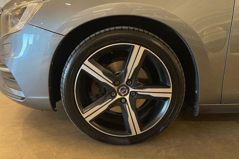 Bild 5 av Volvo V60 D4 R-Design / B-Kamera / Navi / Keyless / Driver Alert