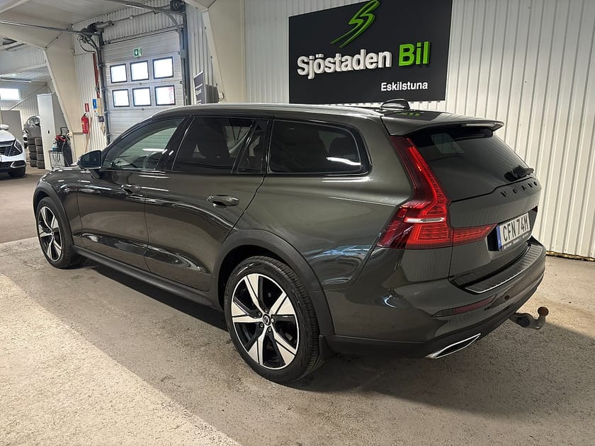 Bild 3 av Volvo V60 Cross Country B4 AWD Geartronic Adv SE GPS ACC Drag Värmare Helskinn