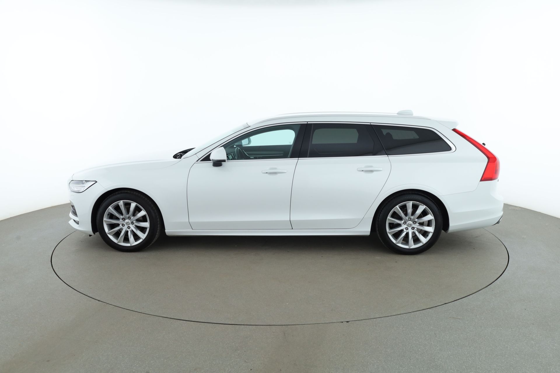 Volvo V90 2019, photo 2/10