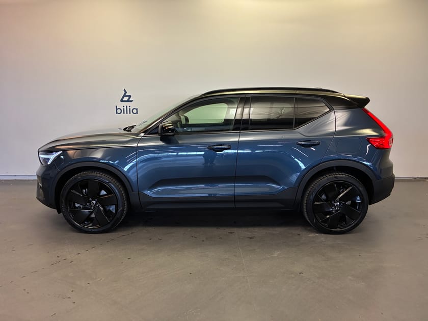 Bild 3 av Volvo EX40 Single Motor Extended Range M R Ultra Black SE / Keyless / Panoramatak / BLIS / Harman/Kardon /