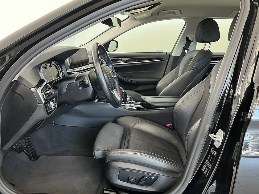 Bild 5 av BMW 520i Touring 520 4,95 ränta Nav Drag Rattvärme ParkAssist