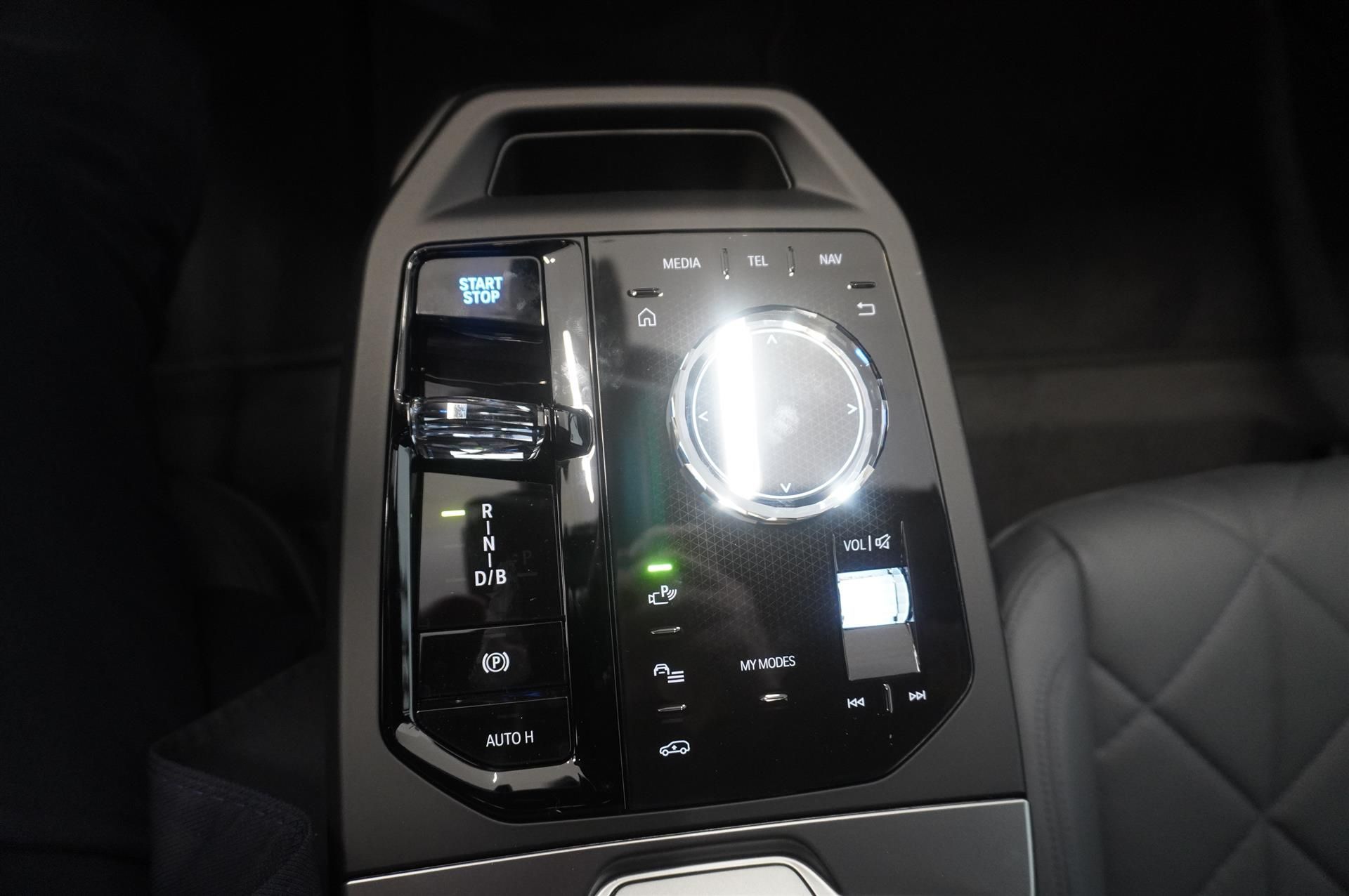 BMW iX xDrive60, 544hk, 2026