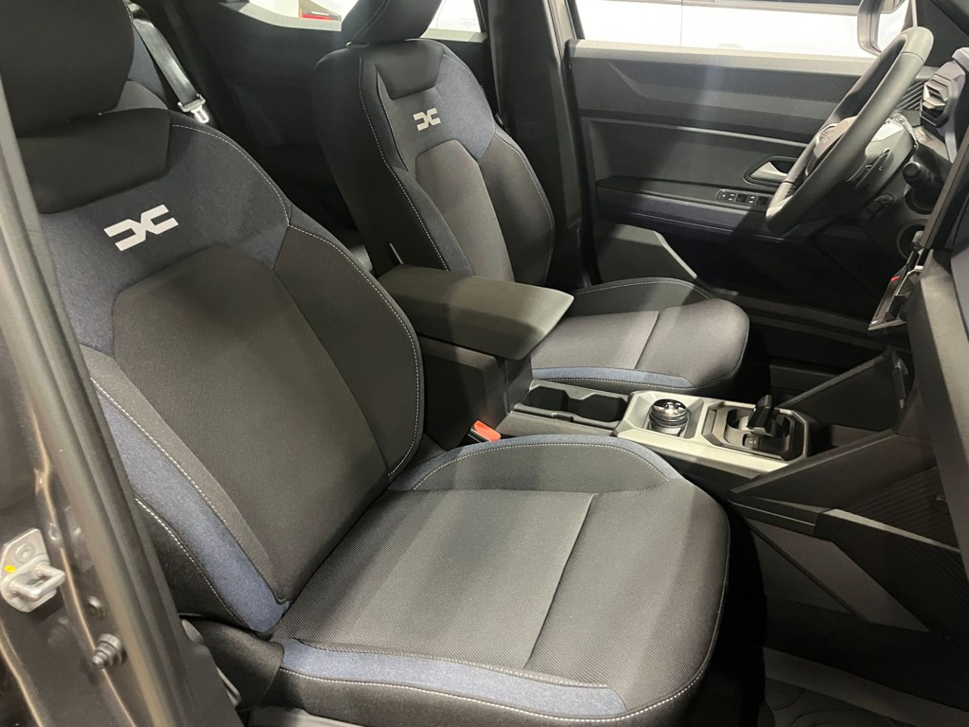 Dacia Duster hybrid-G 150 4x4 2026, bild 7/20