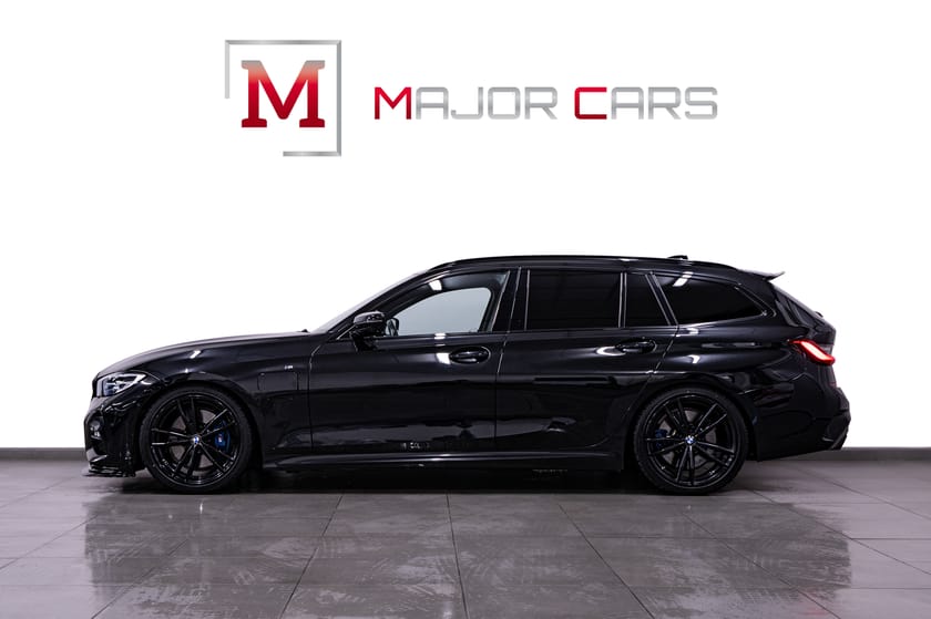Bild 3 av BMW 330e Touring M Sport Cockpit NaviPro HiFi Shadowline+ 19" Drag 292hk