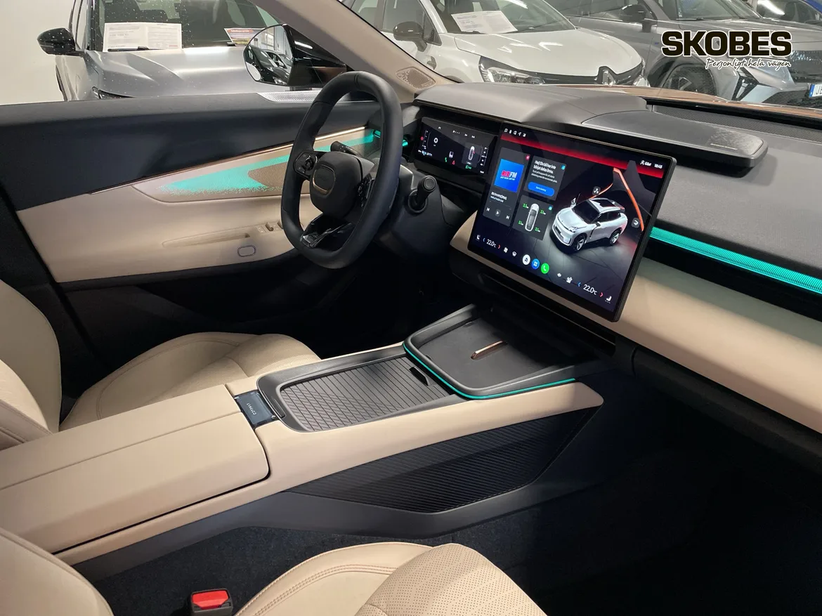 Lynk & Co 08 PHEV