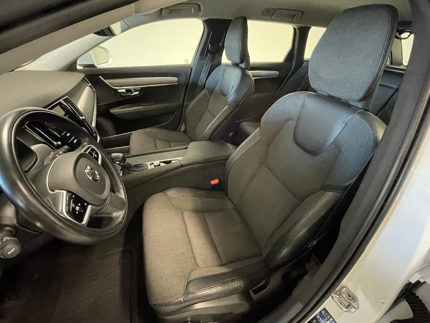 Bild 5 av Volvo V90 D4 Momentum SE II Drag Backkamera Nav