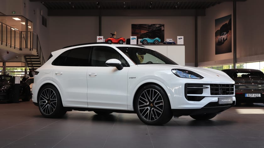Bild 1 av Porsche Cayenne E-Hybrid / VAT / Bose / Dragkrok