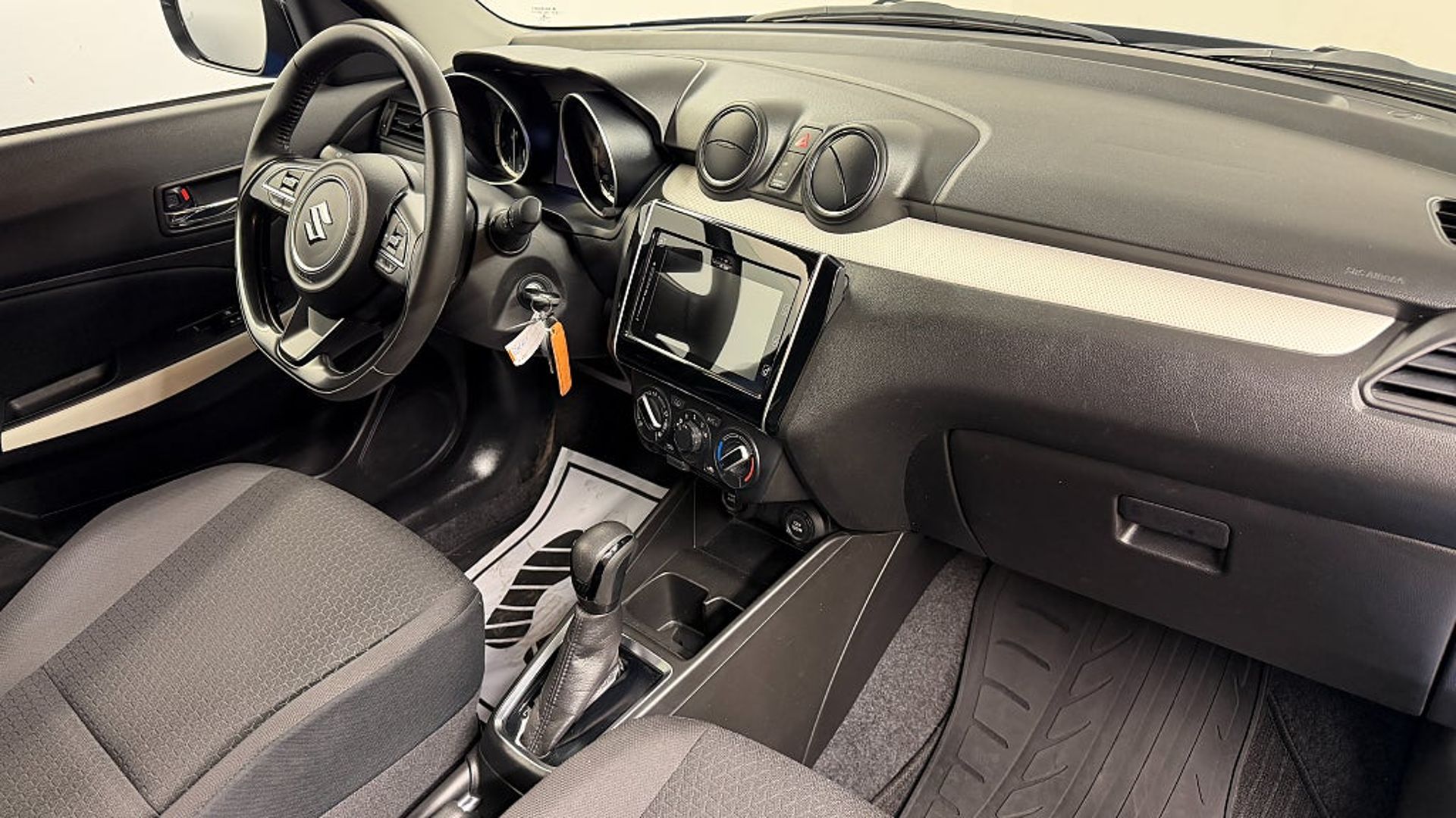Suzuki Swift Hybrid 2023, bild 7/10