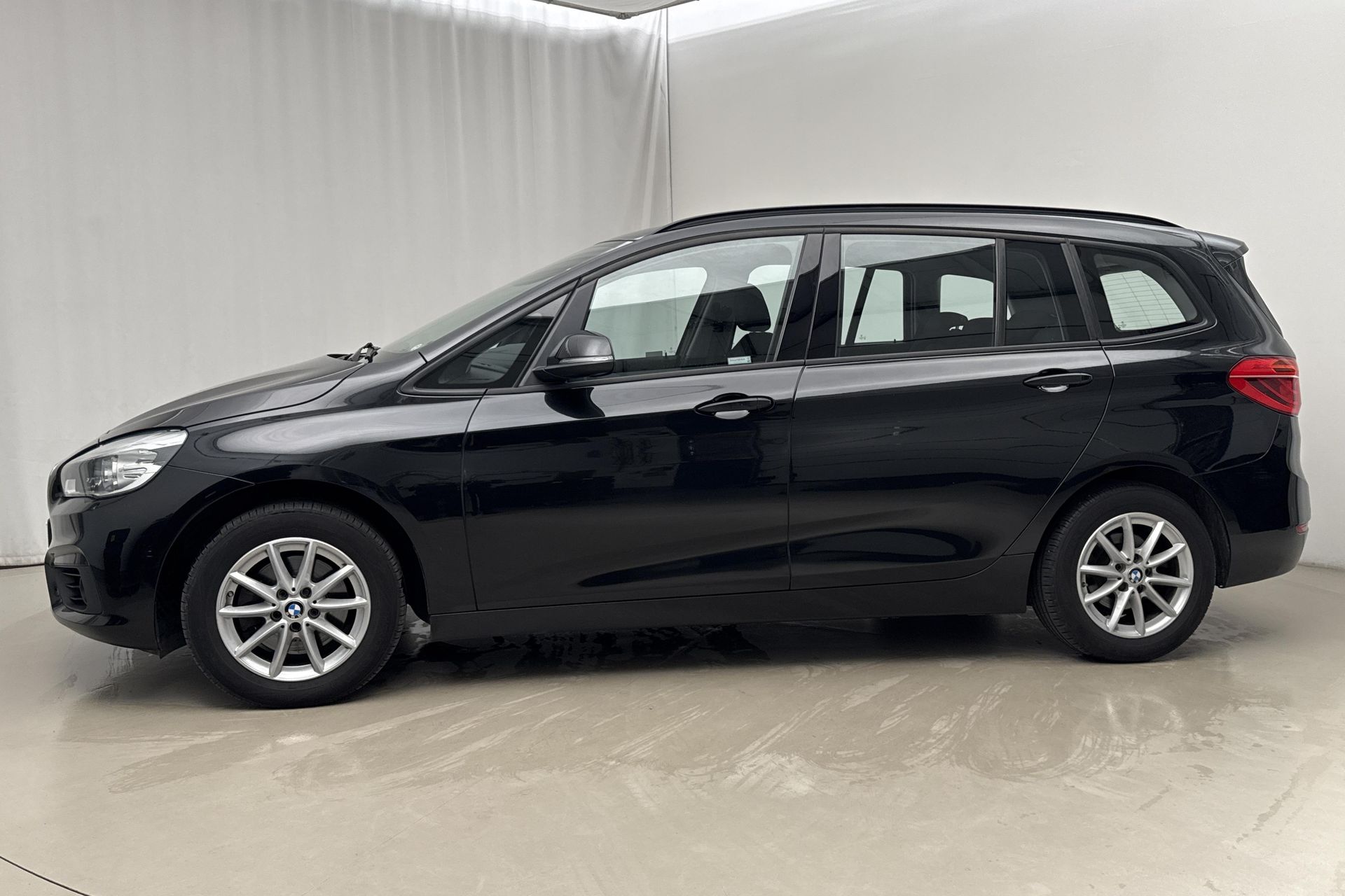 BMW 218 i Gran Tourer 2017, photo 2/10