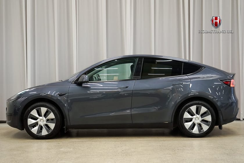 Bild 1 av Tesla Model Y Standard Range RWD Drag Värmepump Rattvärme MOMS
