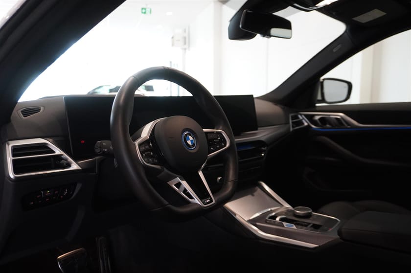 Bild 2 av BMW i4 eDrive40 Gran Coupé M Sport Business Fartpilot Rattvärme Drag