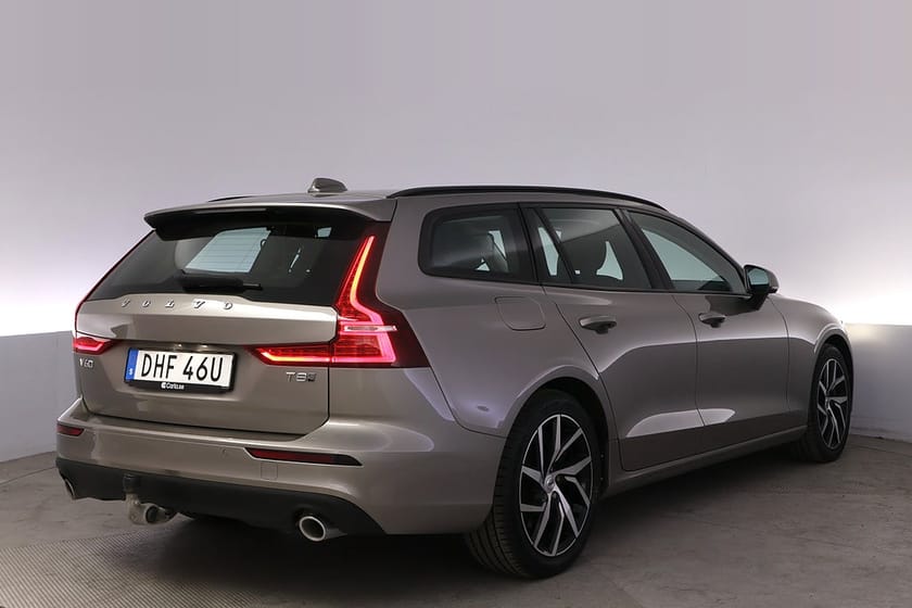 Bild 5 av Volvo V60 T8 Twin Engine Momentum Drag Kamera Navi