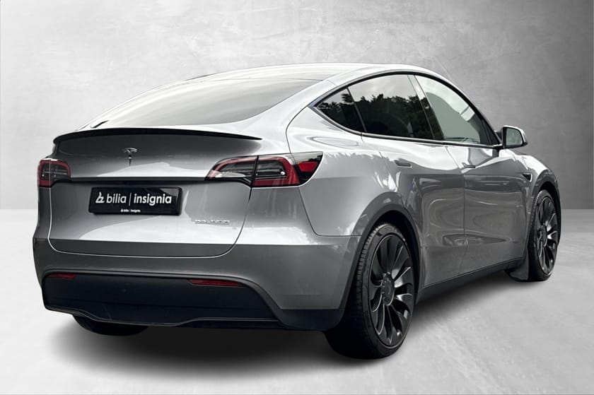 Bilde 4 av Tesla Model Y Performance AWD / H.Feste / Quicksilver / Lyst interiør