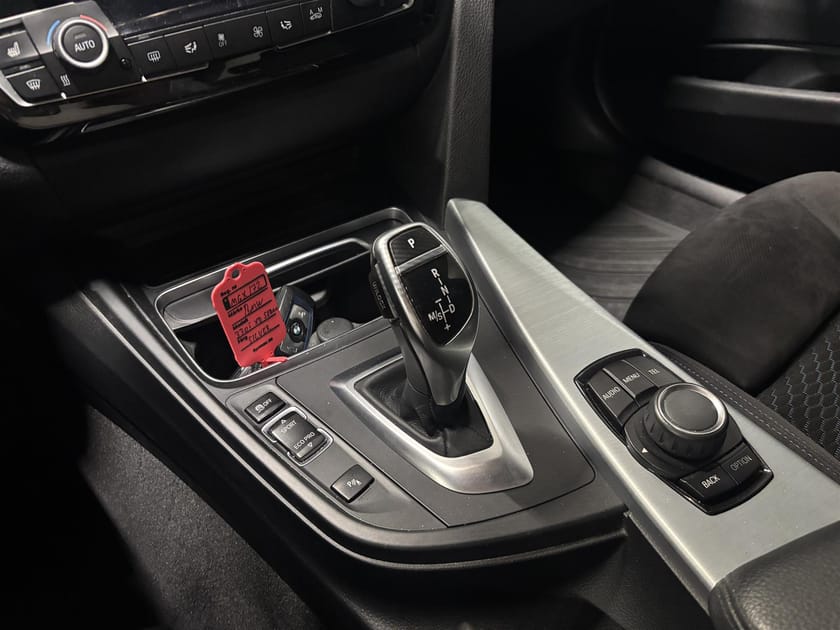 Bild 5 av BMW 330i xDrive Sedan M Sport Drag Kamera HiFi Helljusassistent Rattvärme Sportstol