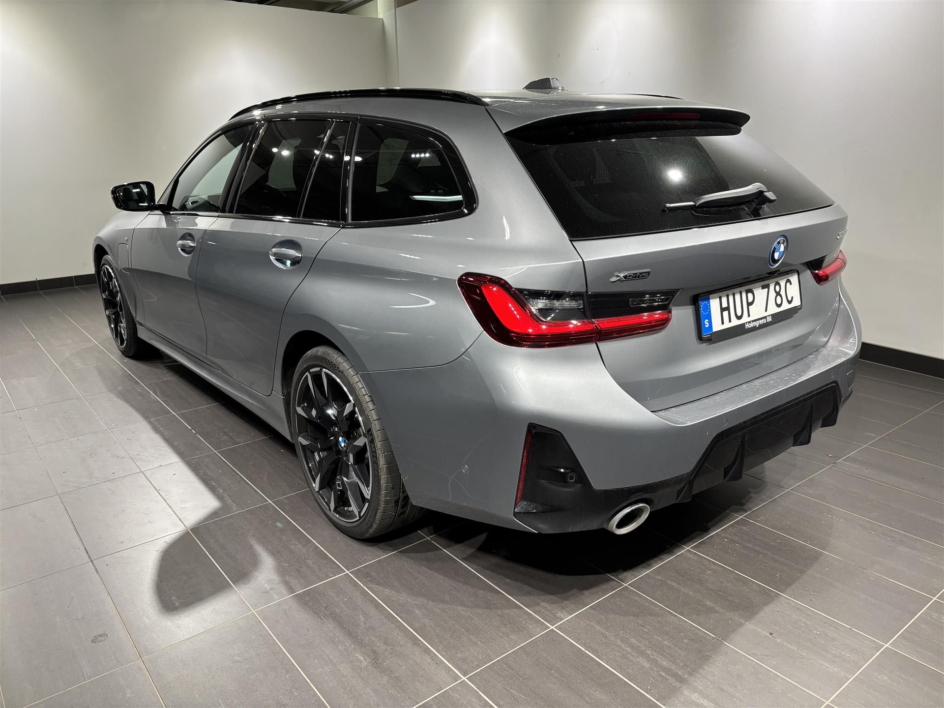 BMW 330 2025, kuva 2/2