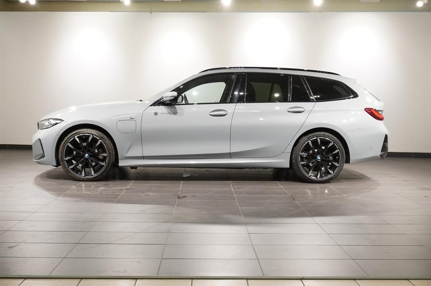 Bild 2 av BMW 330e xDrive Touring M Sport Active Edt. Drag Fartpilot HiFi PA