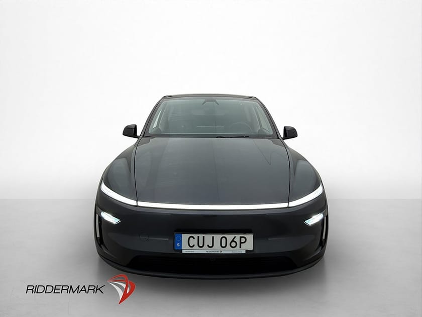Bild 3 av Tesla Model Y Long Range AWD MOMS Drag Panorama Svensksåld