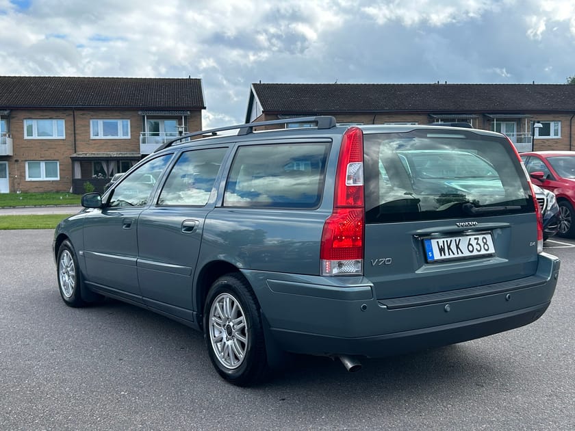 Bild 3 av Volvo V70 Kinetic 2.4 170hk | Automat | Dragkrok | F-hållare