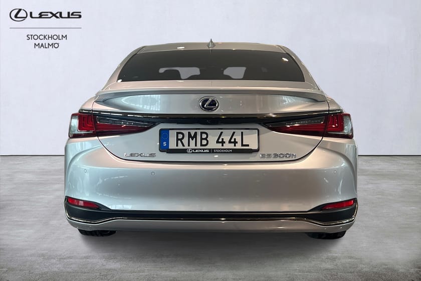 Bild 4 av Lexus ES 300h F SPORT 218hk HUD ML Keyless Backkamera K-värmare