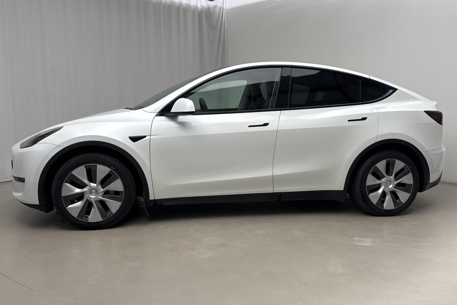 Tesla Model Y Long Range AWD 2023, bild 2/10
