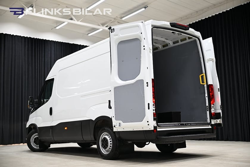 Bild 4 av Iveco Daily 35-140 Van 136HK Automat|L3H2|Webasto|3.5ton-dragvikt|Lågmil|Moms