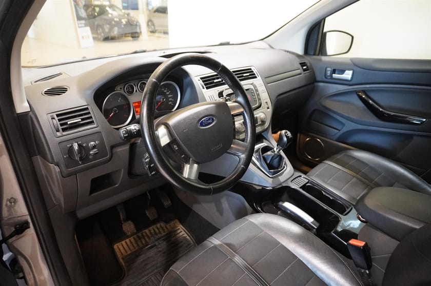 Bild 2 av Ford Kuga 2,0 TDCi AWD 140hk Dragkrok, LED Ramp, Farthållare