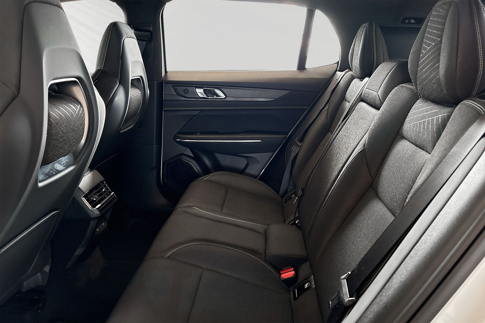 Lynk & Co 01 PHEV 2025, bild 7/10