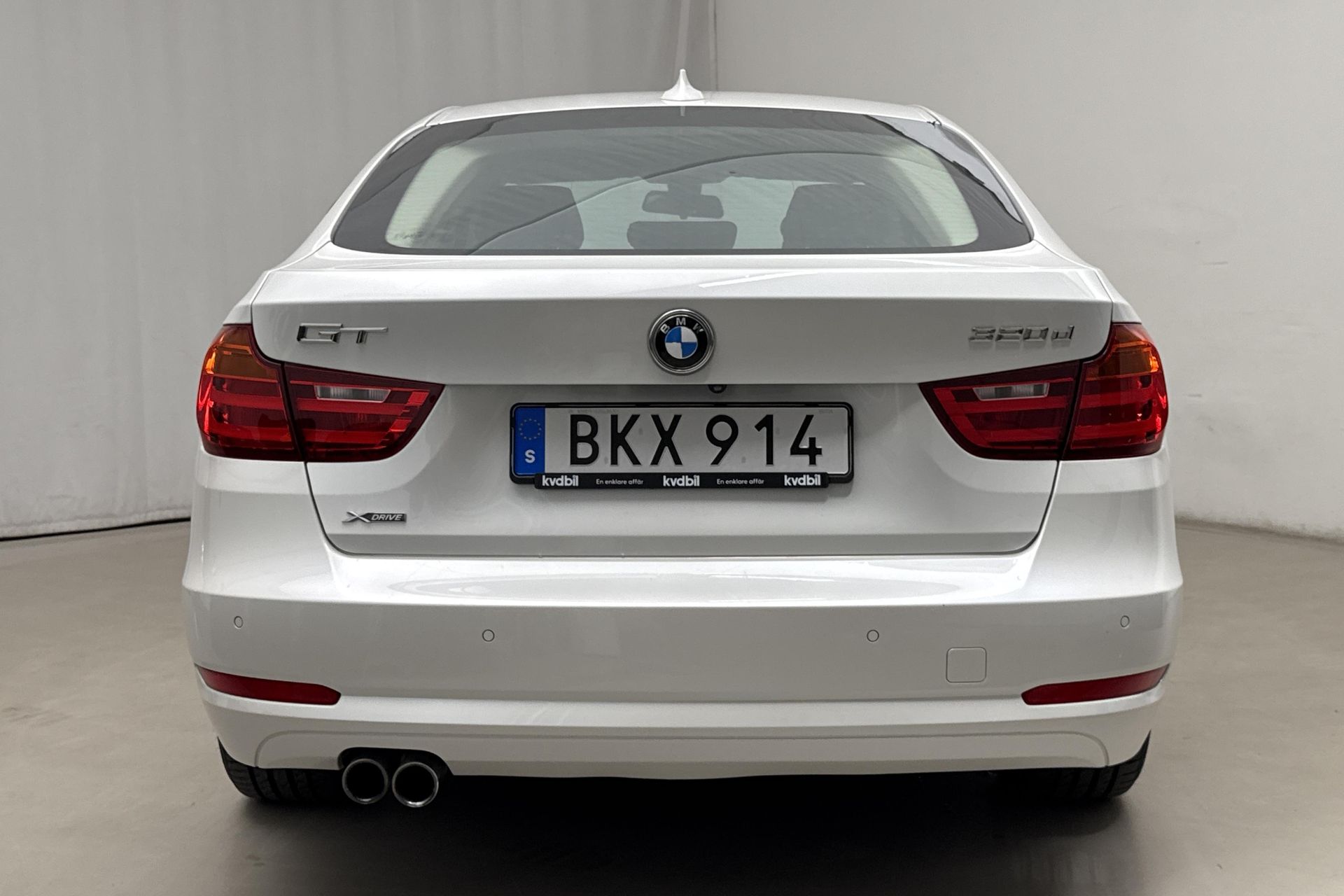 BMW 320d 2016, photo 6/10