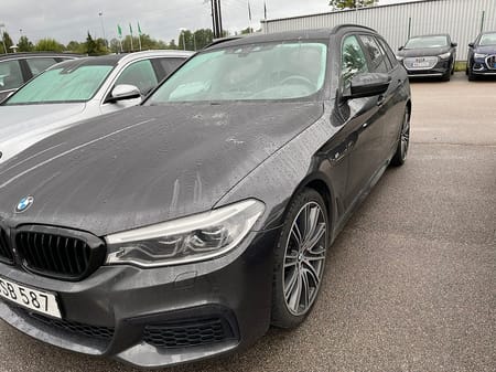 BMW 530d xDrive Touring M-SPORT 265HK 4x4 Läder Panorama