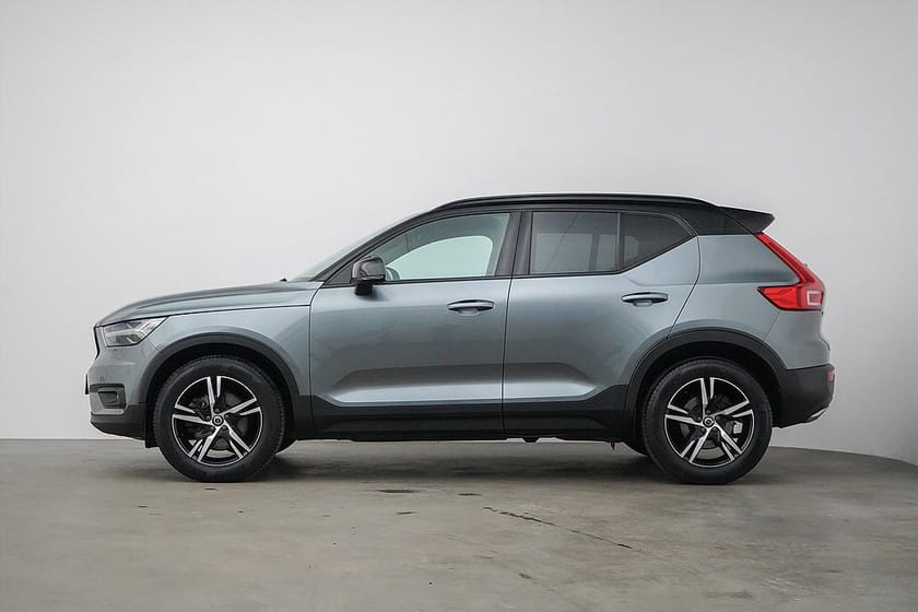Bild 2 av Volvo XC40 T5 AWD / R-Design / Pano / Värmare