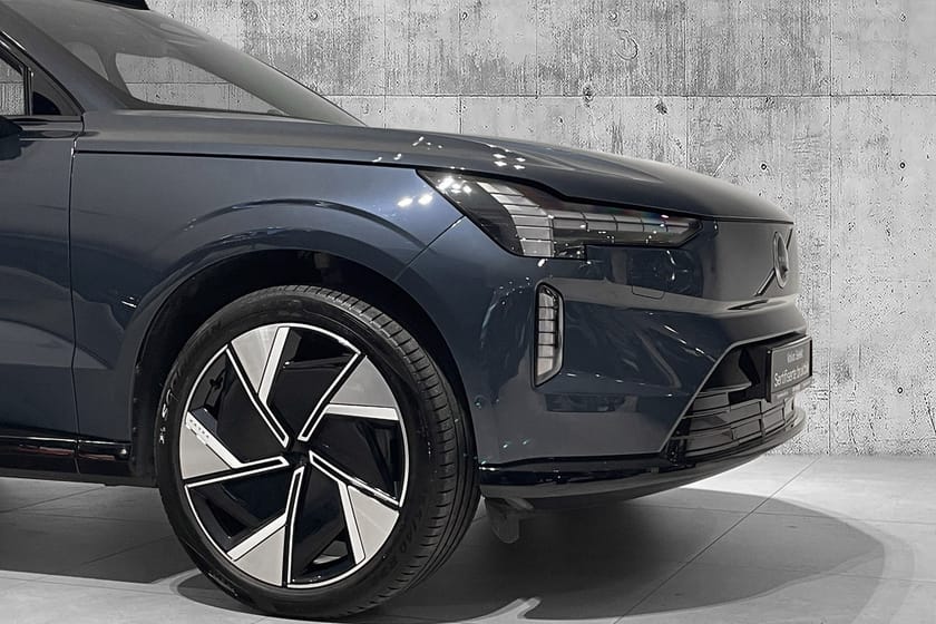Bilde 2 av Volvo EX90 Twin Motor Performance Ultra KROK|22"|B&W|PILOT.ASSIST|7S++