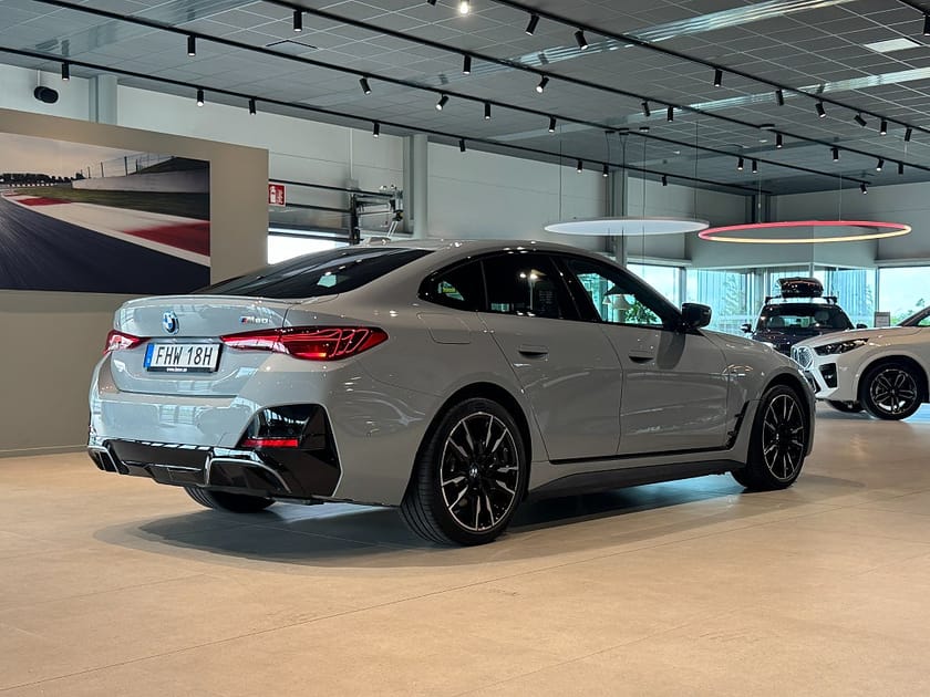 Bild 4 av BMW i4 M60 xDrive Gran Coupé H/K Elstolar Drag D/A Pro Komfortöppning