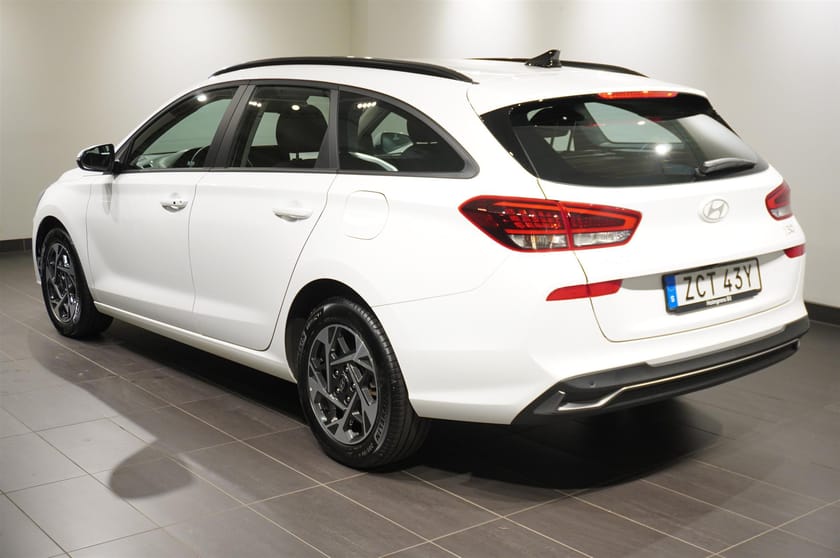 Bild 3 av Hyundai i30 Kombi 1.0 T-GDi Essential Aut Kamera LED Rattvärme