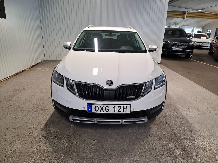 Bild 2 av Škoda Octavia Scout Skoda 2.0 TDI SCR 4x4 Premium fr 3.99% Led Värmare GPS ACC