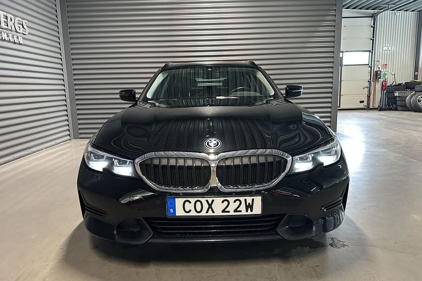 Bild 2 av BMW 330e xDrive Touring Sportline B-kamera Värmare Navi Drag Eu6