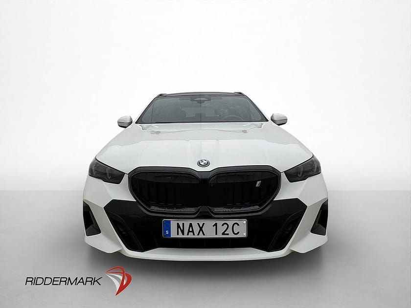 Bild 3 av BMW i5 eDrive40 Touring eDrive 40 M Sport Pano Skinn 360° H/K Ambient Drag