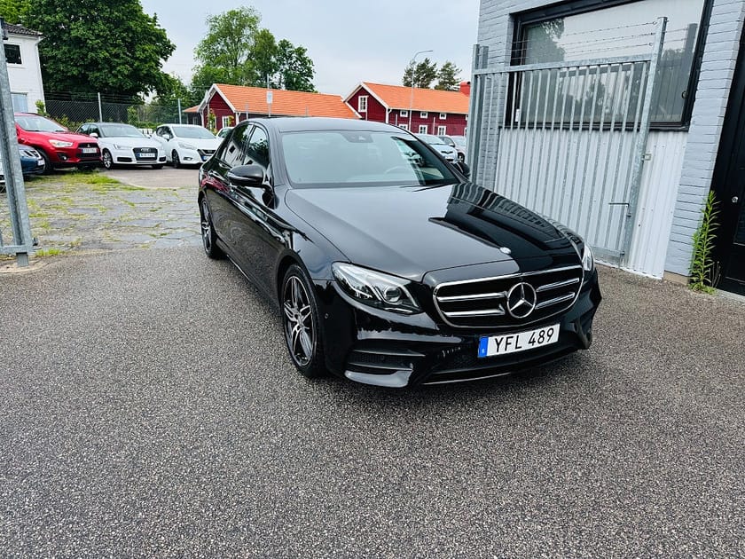 Bild 1 av Mercedes-Benz E 220 d 9G-TRONIC AMG LINE / WIDESCREEN / 360 KAMERA