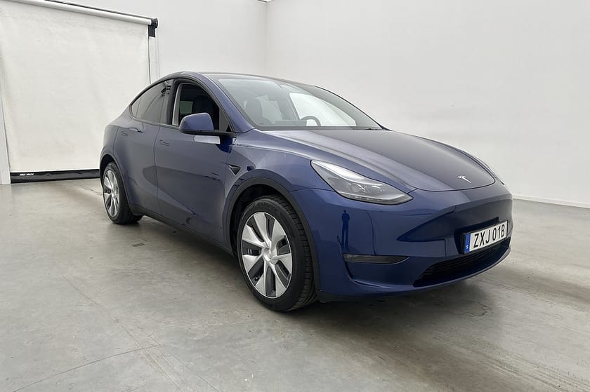Bild 1 av Tesla Model Y Long Range AWD Värmepump Dragkrok Svensksåld