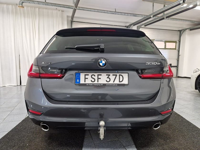 Bild 5 av BMW 330e xDrive Touring 292 hk Steptronic Sport line Euro 6 Drag