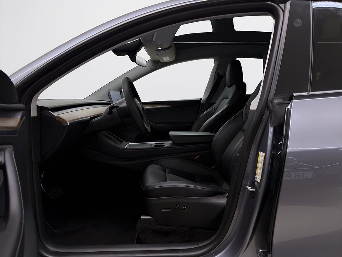Tesla Model Y Long Range AWD, 514ps, 2024