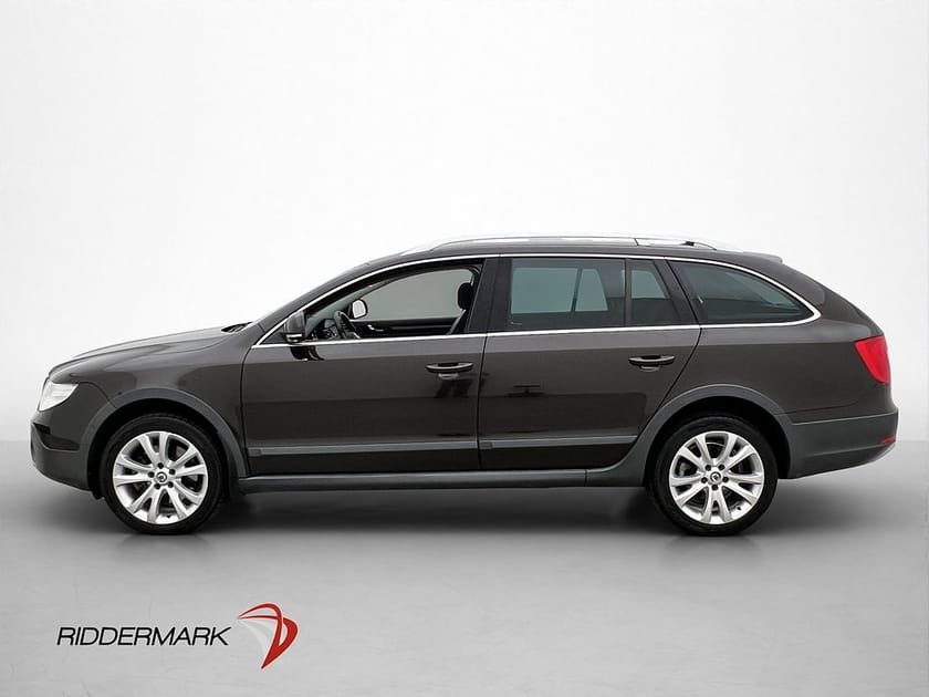 Bild 2 av Škoda Superb Kombi Skoda 2.0 TDI 4x4 Elegance Pano Värm Dragkrok Skinn