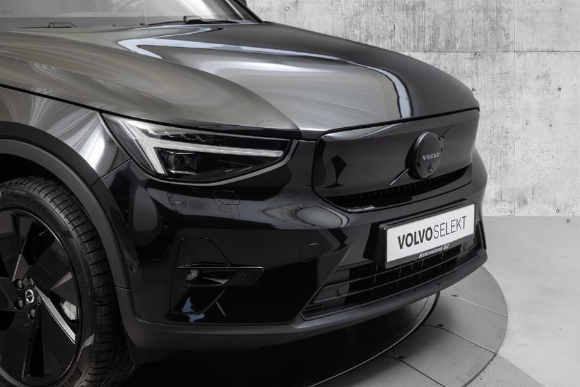 Bilde 2 av Volvo EX40 Twin Motor Performance Ultra Black Edition Loaded