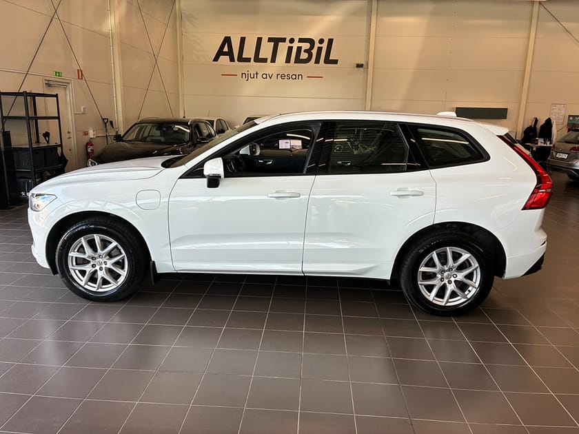 Bild 2 av Volvo XC60 T8 Twin Engine AWD Geartronic Momentum Pano/Drag/Värmar