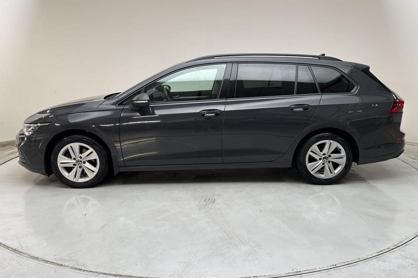 Bild 2 av Volkswagen Golf Sportscombi VIII 1.5 eTSI (130hk)