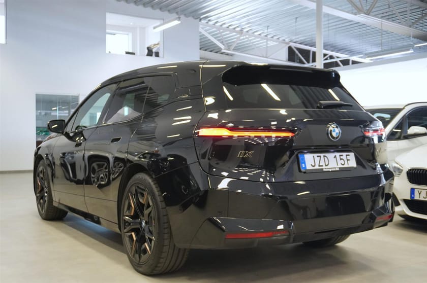 Bild 4 av BMW iX M60 xDrive Pano 360 B W HUD