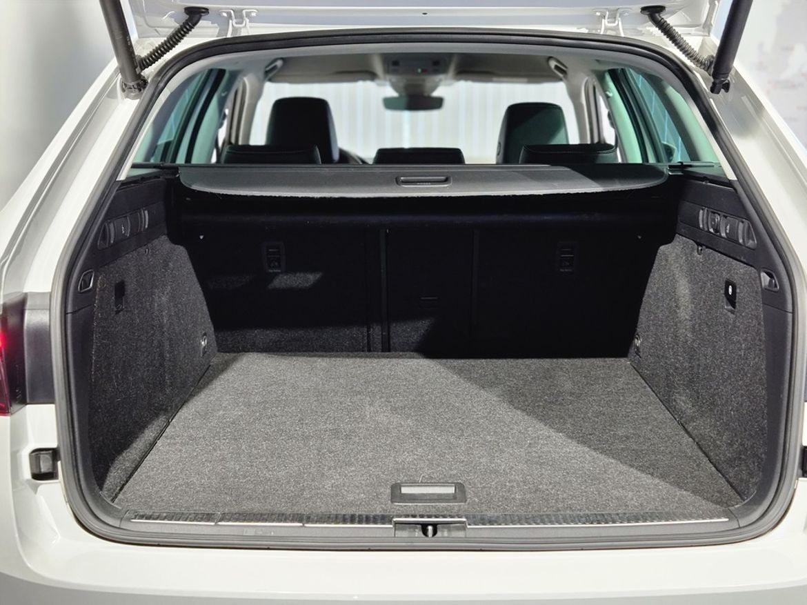 Škoda Škoda Superb Kombi — bild 25