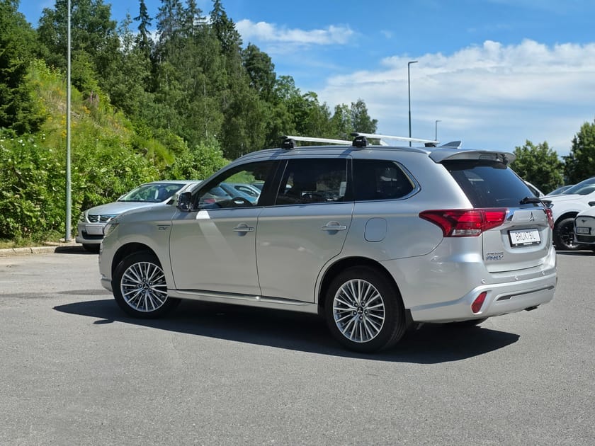 Bilde 2 av Mitsubishi Outlander PHEV S Edition | 4WD | Skinn | Soltak | Hengerfeste | ACC ++