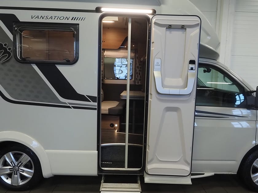 Bild 5 av Knaus Campervan Volkswagen Tourer Van 500 MQ Vansation Markis Solcell AUT 4 Bäddar