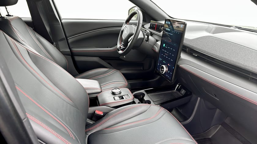 Bild 3 av Ford Mustang Mach-E Standard Range AWD SR / 360 kamera /Teknikpaket / 0% ränta / Laddkort ingår