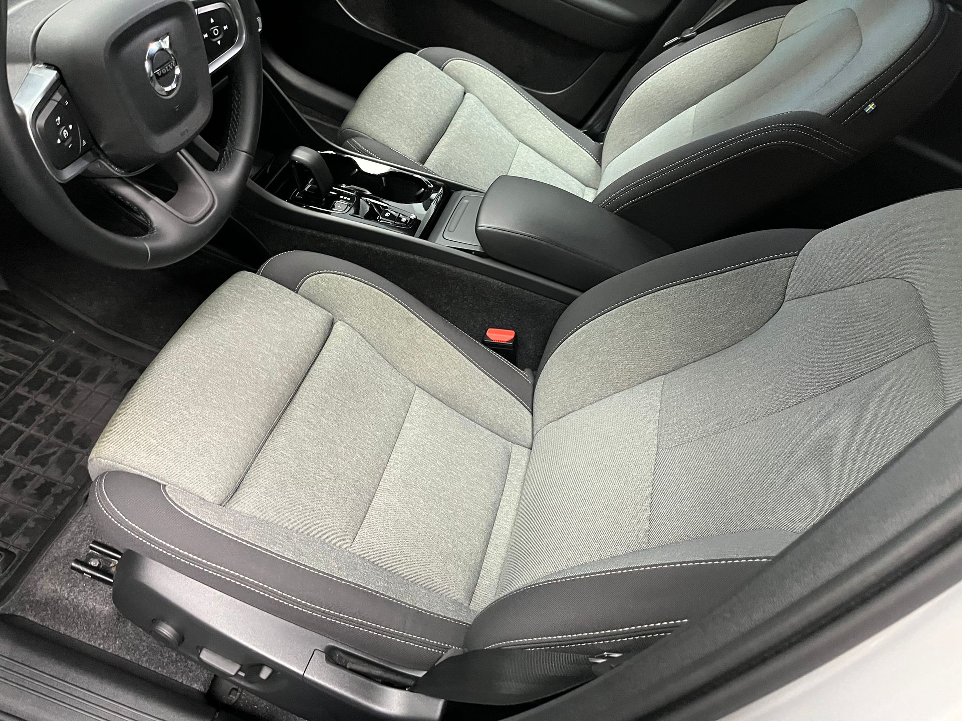 Volvo XC40 B3 FWD Bensin Plus Dark 2025, bild 4/10